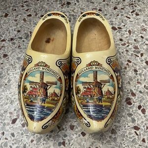Luxury Decor Wooden Shoes Poly Hand Painted Carved Holland Windmill Dutch